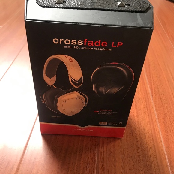 V-MODA Crossfade LP Metal HD Over Ear Headphones, new in box.  High end! 😎 - Picture 2 of 7